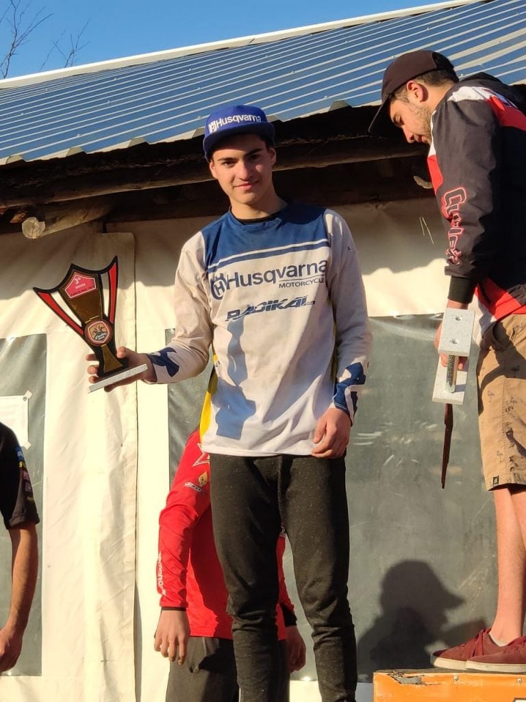 El joven piloto de Santa Rosa participa además del Campoenato Argentino de Enduro en el que se ubica puntero en su categoría.