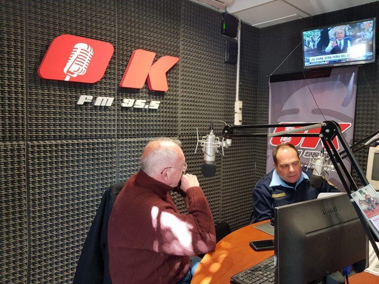 Alfredo Reyna en la mañana de OK Fm junto al comisario Pablo Berardo