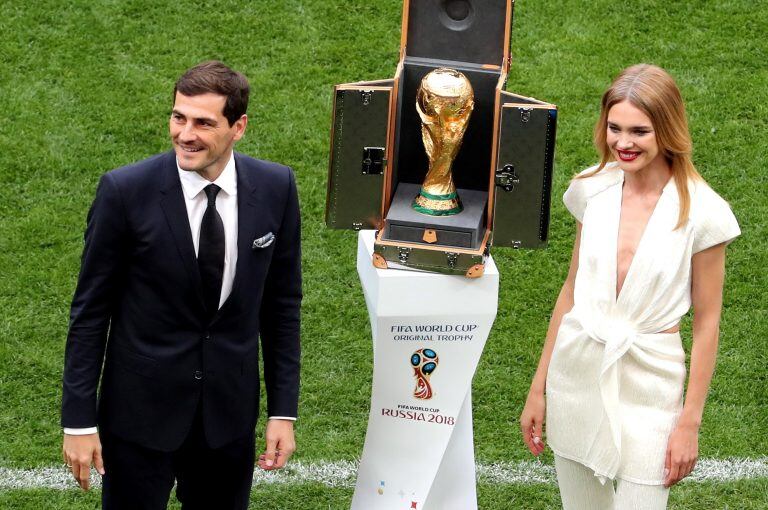 Iker Casillas y Natalia Vodiónova. Foto: EFE/EPA/ABEDIN TERKENAR