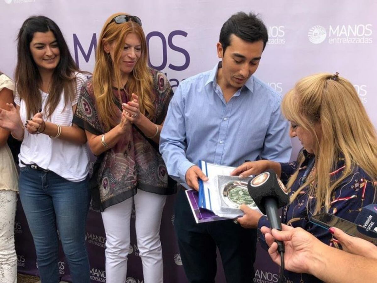 Distinguen a Encarnación Quiroga como ciudadana destacada