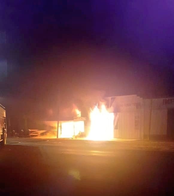 Impactante incendio en la medianoche del miércoles en Goya.