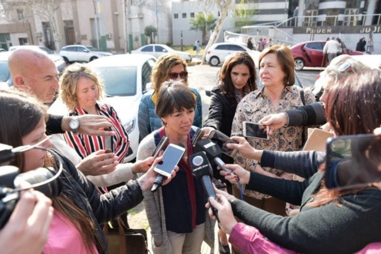 Marysol Mediavilla en la puerta de los tribunales de San Luis. Foto: El Diario de la República.