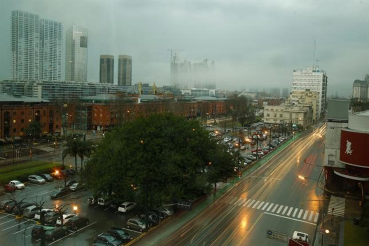 Fuertes tormentas azotan a la Capital Federal y la Provincia de Buenos Aires
