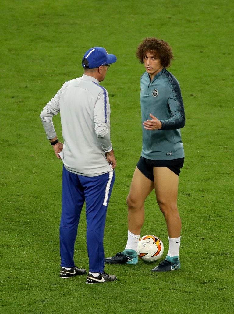 Maurizio Sarri y David Luiz. Foto: Adam Davy/PA Wire/DPA