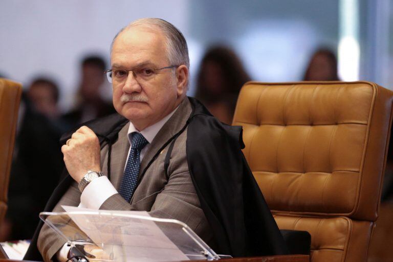 ARCHIVO - El juez del Tribunal Supremo de Brasil Edson Fachin el 27/10/2016 en Brasilia, Brasil. Nuevo golpe contra la clase política brasileña: el Tribunal Supremo de Brasil autorizó el 11/04/2017 la apertura de investigaciones contra nueve ministros del Gobierno de Michel Temer, así como contra 42 diputados, 29 senadores y tres gobernadores en el caso de corrupción de la constructora Odebrecht.
(Vinculado al texto de dpa "Nueve ministros de Temer serán investigados por el caso Odebrecht" del 11/04/2017) foto: José Cruz/Agencia Brazil/dpa