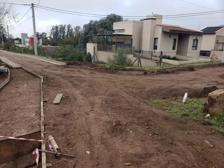 Obra del cordón cuneta en barrios de Mendiolaza