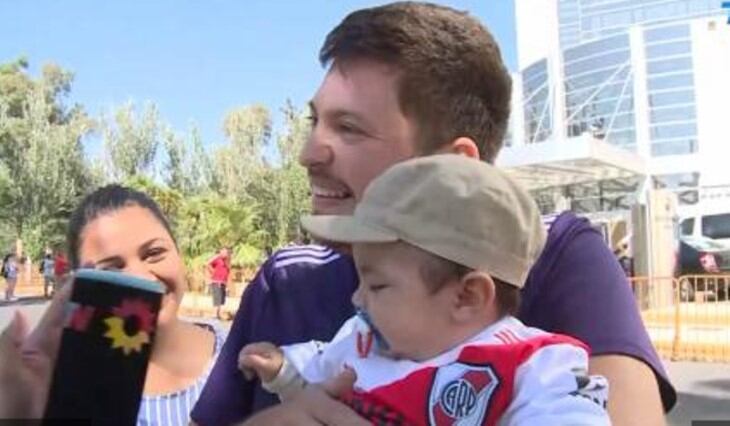 Juanfer Tobares, de padre riverplatense y madre de Boca, también recibió el nombre del ídolo de River, en Mendoza. Ahora tiene un tocayo en Misiones. (TN)