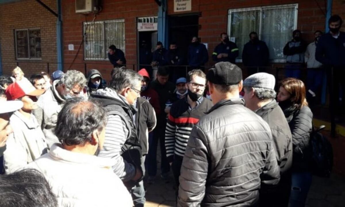 La municipalidad de Oberá mejoró su oferta salarial pero los empleados siguen el paro