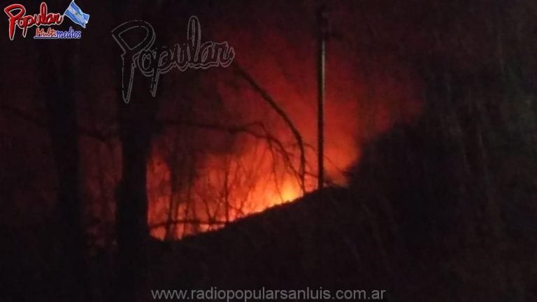 Tres bomberos y un enfermero sufrieron lesiones.