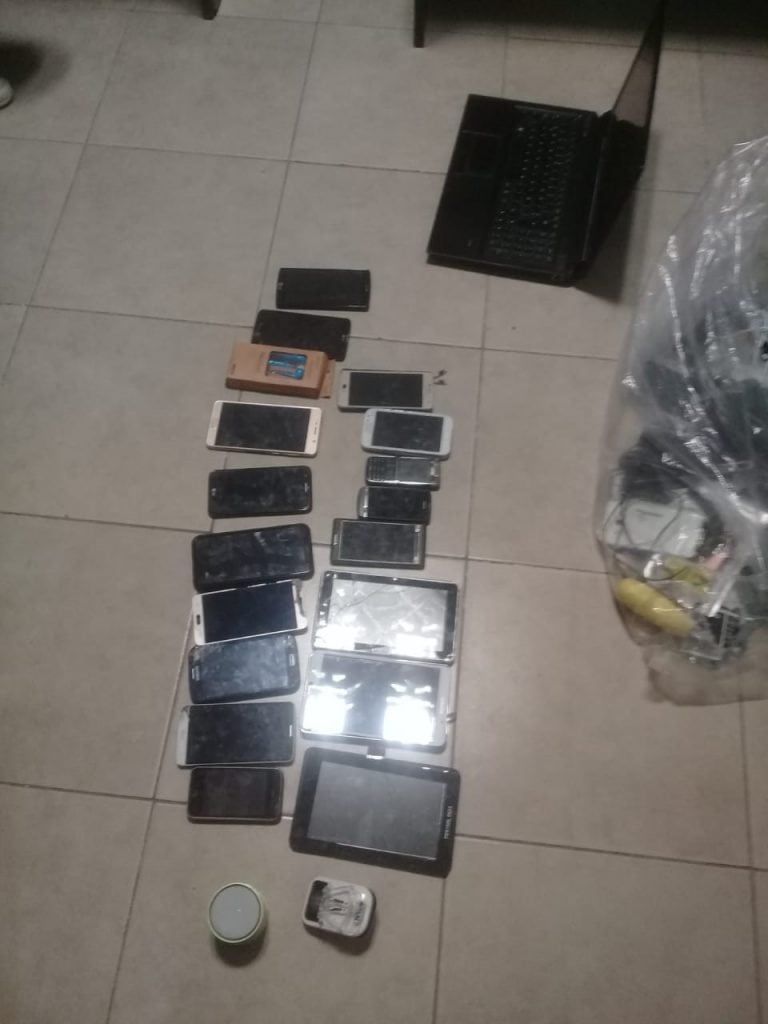 La Policia secuestró droga, armas de fuego y motopartes tras un allanamiento