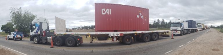 La caravana viajaba de día y pernoctaba en lugares no poblados, aunque a su paso por Salta le fue impedido detenerse. (foto Multiplataforma Fénix)