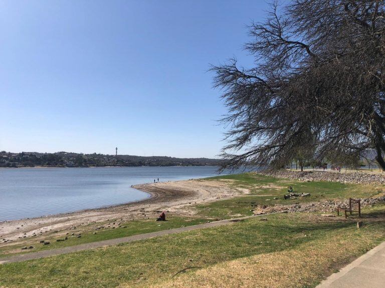 Costanera del lago San Roque. Foto: VíaCarlosPaz