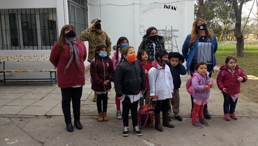 Infantería visitó la escuela que apadrina