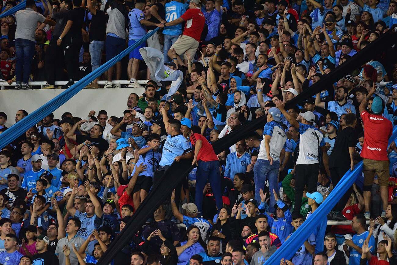 Belgrano e Inter de Brasil, en duelo por Copa Sudamericana, en el Kempes. (José Gabriel Hernández / La Voz)