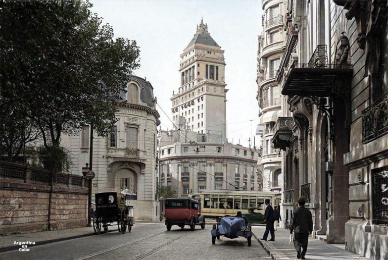 El edificio Mihanovich desde Esmeralda hacia Juncal. (Twitter/@Argentinaacolor)