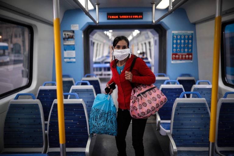 Alberto Fernández anunció que se permitirán las salidas de una hora y analizan cómo se implementará en la Ciudad (Foto: EFE/Juan Ignacio Roncoroni)