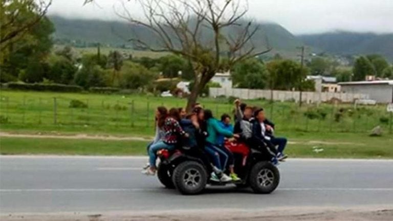 Doce menores circulando imprudentemente por Tafí del Valle (Foto: LV12)