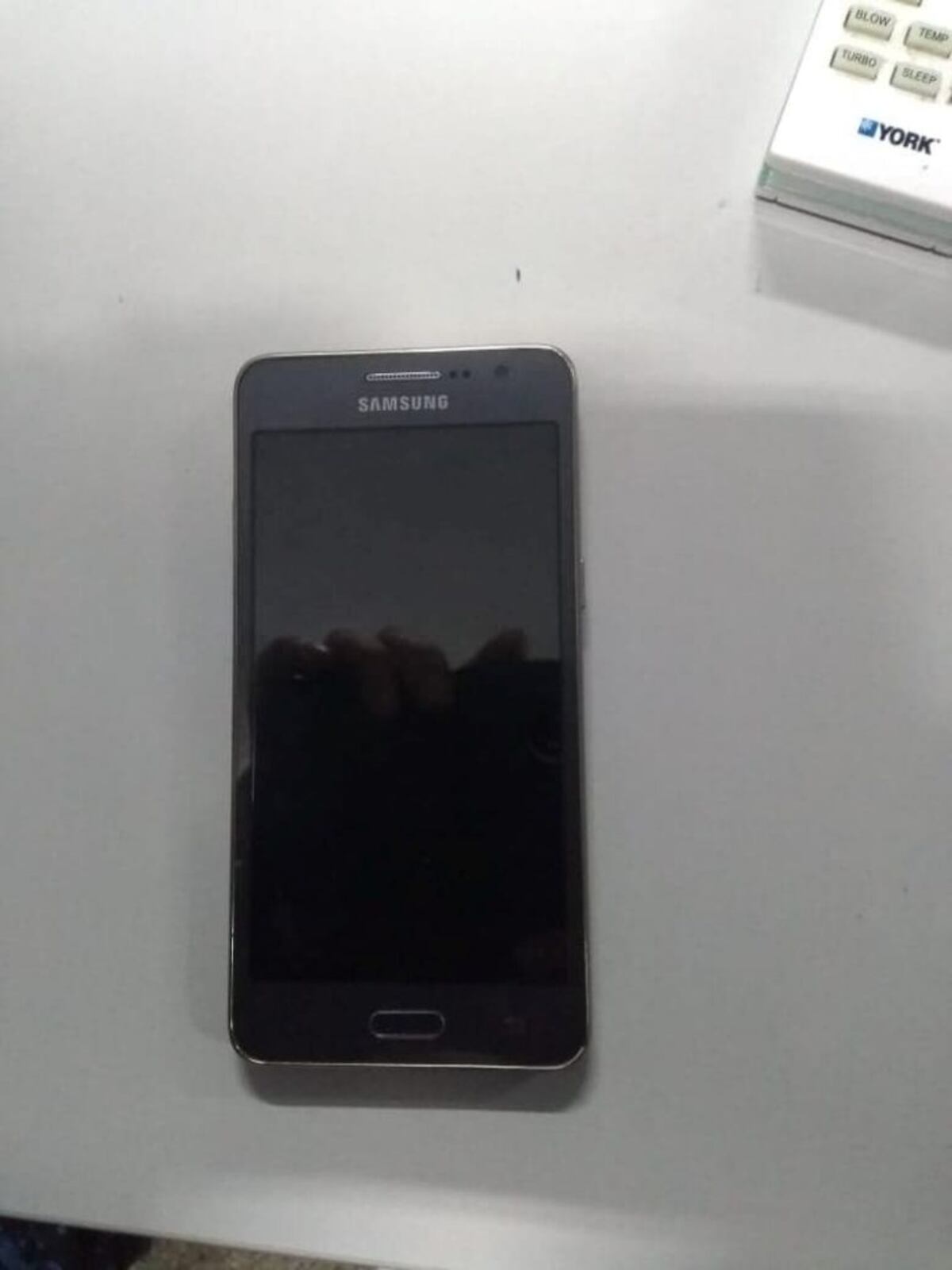 Agredió a su ex pareja, le robó el celular y luego huyó