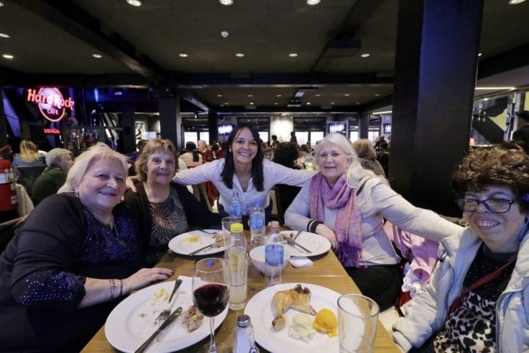 Cena de fin de año de adultos mayores - Ushuaia.