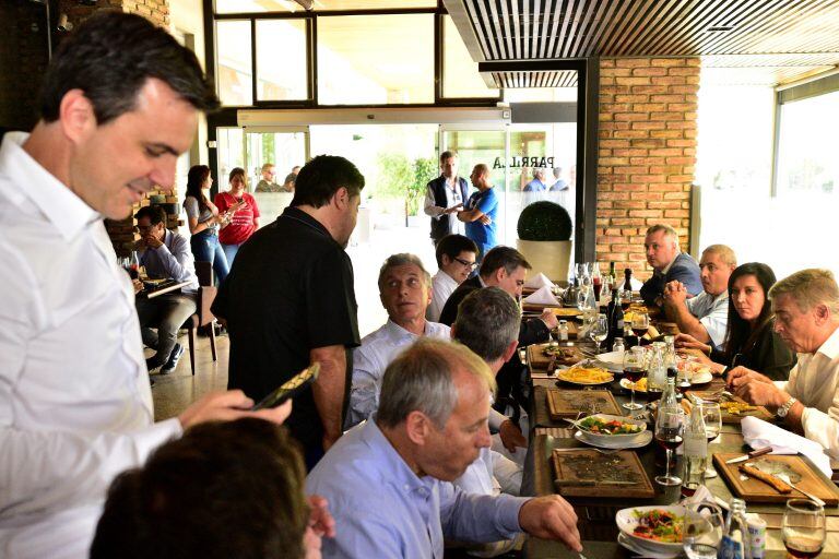 Macri con Caruso Lombardi en la parrilla del Dino.