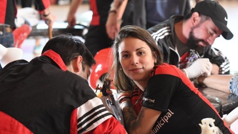 Hinchas leprosos se hicieron tatuajes de Newell's en el aniversario del club