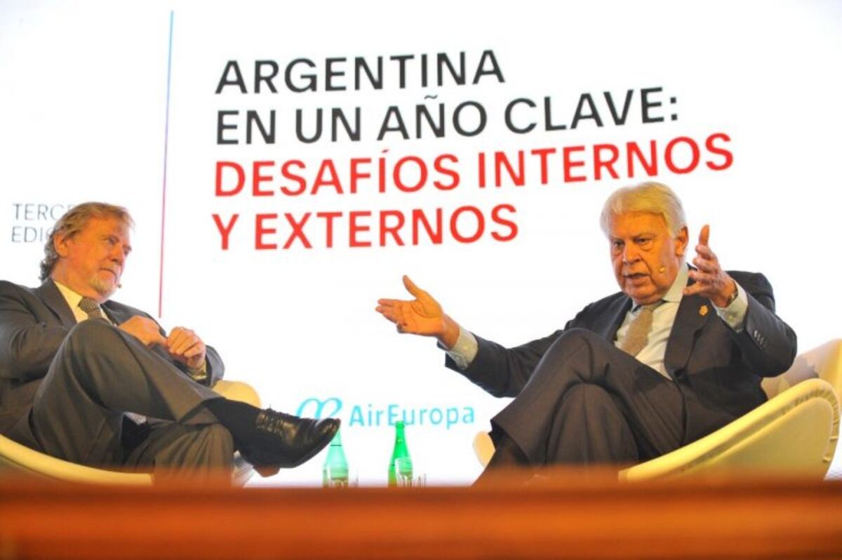 Felipe González, expresidente de España: "Resolver la inflación puede ser un primer ancla de estabilidad"