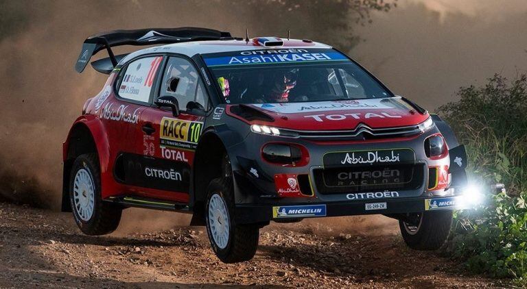 Loeb y Elena, a bordo del vistoso C3 WRC en España el año pasado. El triunfo 99 de Citroën fue el último hasta hoy del famoso binomio en el WRC y con la casa francesa.