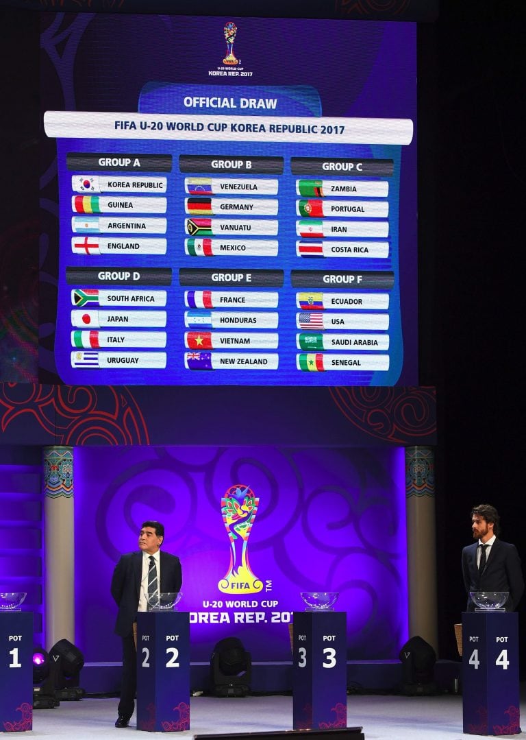 Argentinian football stars Diego Maradona (L) and Pablo Aimar (R) attend at the official draw for the FIFA under-20 football World Cup in Suwon, south of Seoul, on March 15, 2017.
The FIFA U-20 World Cup will be held in South Korea from May 20 to June 11.