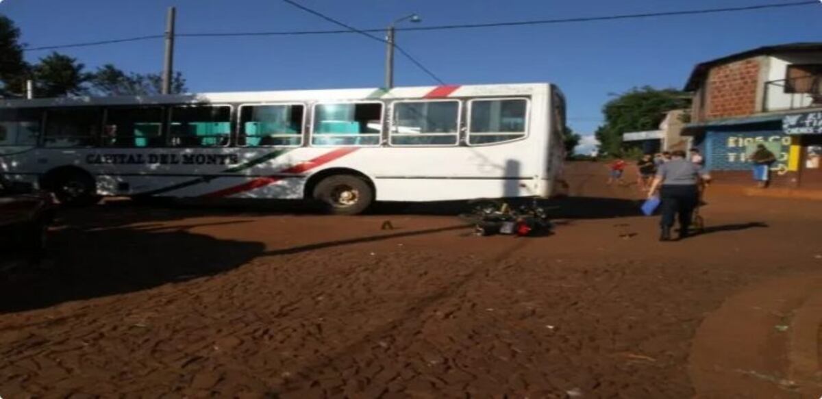 Terminó en el hospital por un choque frontal con un colectivo