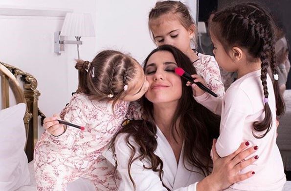 Cinthia Fernández y sus hijas (Foto: Instagram/@cinthia_fernandez_)