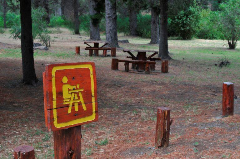 A empty camping zone is seen in Epuyen, Argentina, Friday, Jan. 11, 2019. An Argentine judge has ordered 85 residents of a remote Patagonian town to stay in their homes for at least 30 days to help halt an outbreak of hantavirus in which nine people have died. (AP Photo/Gustavo Zaninelli) epuyen chubut  nuevo brote virus de hantavirus alarma por varias personas muertas contagiadas recorrida por el pueblo donde la gente no puede salir de sus viviendas