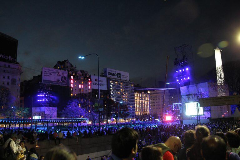 Miles de personas asisten hoy a la ceremonia de apertura de los Juegos Olímpicos de la Juventud Buenos Aires 2018 (EFE/ Marina Guillén)