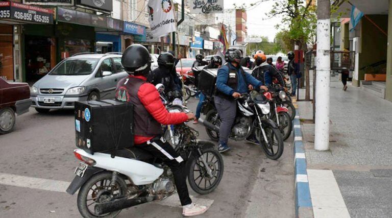 Los trabajadores se concentraron frente al edificio del Instituto de Seguridad Social (Plan B Noticias)