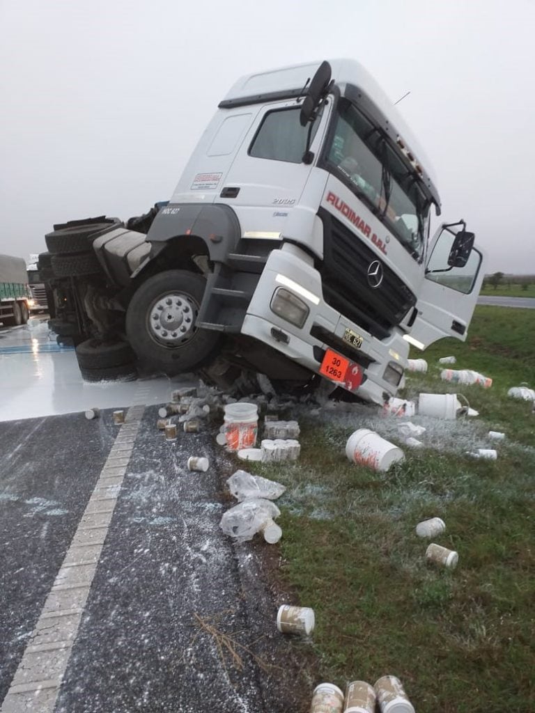 Choque autopista Córdoba Rosario - PH Bomberos Voluntarios Laguna Larga