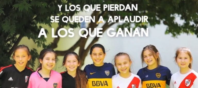 Alumnos del 4to grado del colegio Martín Buber grabaron un spot previo a la Superfinal entre River y Boca por la Copa Libertadores.