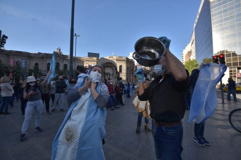 Banderazo en Córdoba contra la expropiación de Vicentin.