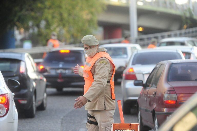 Controles de tránsito en el Puente Pueyrredón (Web)