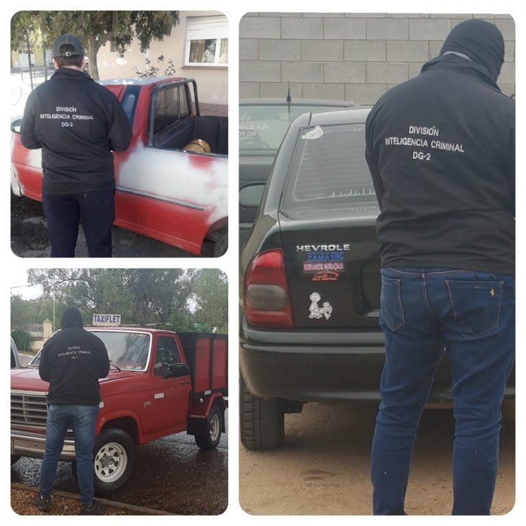 uno de los rodados es una Ford F 100, que tenía pedido de secuestro porque había sido pagada con cheques adulterados.