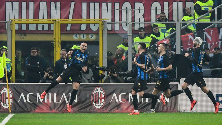 Lautaro Martínez, tras su gol al Milan. (AFP)