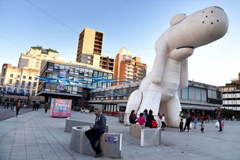 Comenzó la Feria del Libro en Rosario con una gran concurrencia de público.