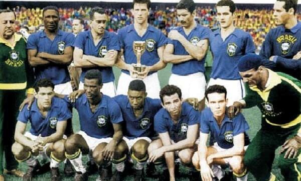 Brasil había desterrado la camiseta blanca del Maracanazo para empezar a lucir la Canarinha. En su primer título, debió vestir la alternativa azul porque el local Suecia portaba la amarilla.