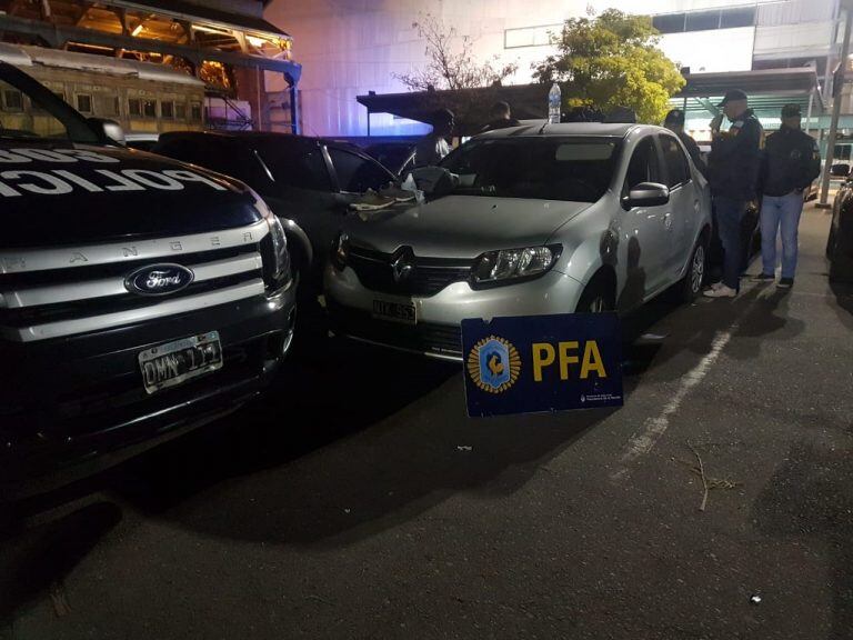 Los uniformados estuvieron trabajando en el predio de Alto Rosario Shopping. (PFA)