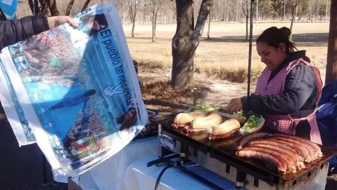 Los choripanes en la previa de la visita de Cristina.