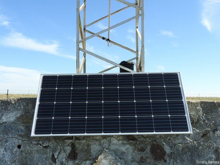 Paneles solares en la Cruz de la Loma de Chillar.