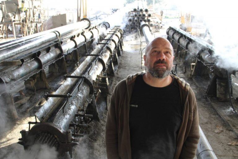 El proyecto de Pablo Baur de un cine en la escuela Antártida Argentina necesita de ayuda para concretarse. (Portal Qué FCC)