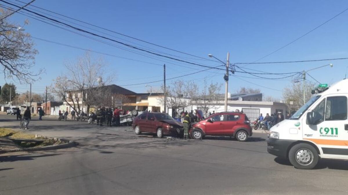 Choque múltiple con vuelco incluido en San Rafael