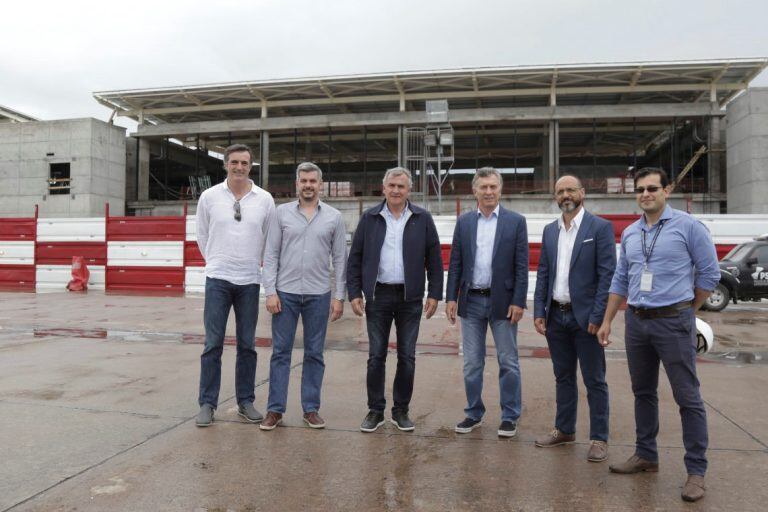 El presidente Mauricio Macri, en su venida a Jujuy el mes pasado, recorrió con el gobernador Morales las obras del nuevo aeropuerto en Perico.