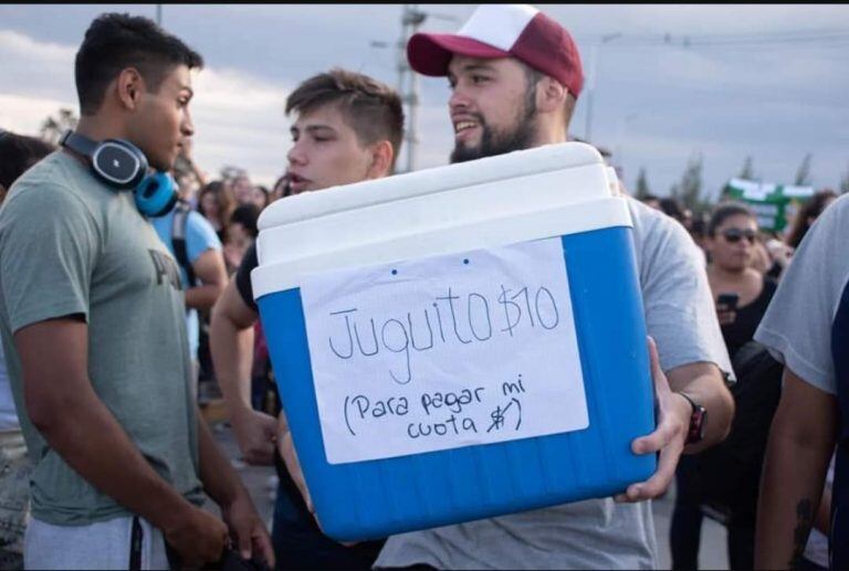 Postales de la protesta por el aumento de aranceles en la UCASAL. (Redes Sociales)