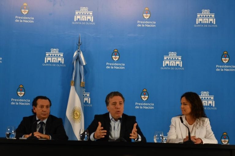 Conferencia Sica, Dujovne y Stanley. (Foto: Federico López Claro)