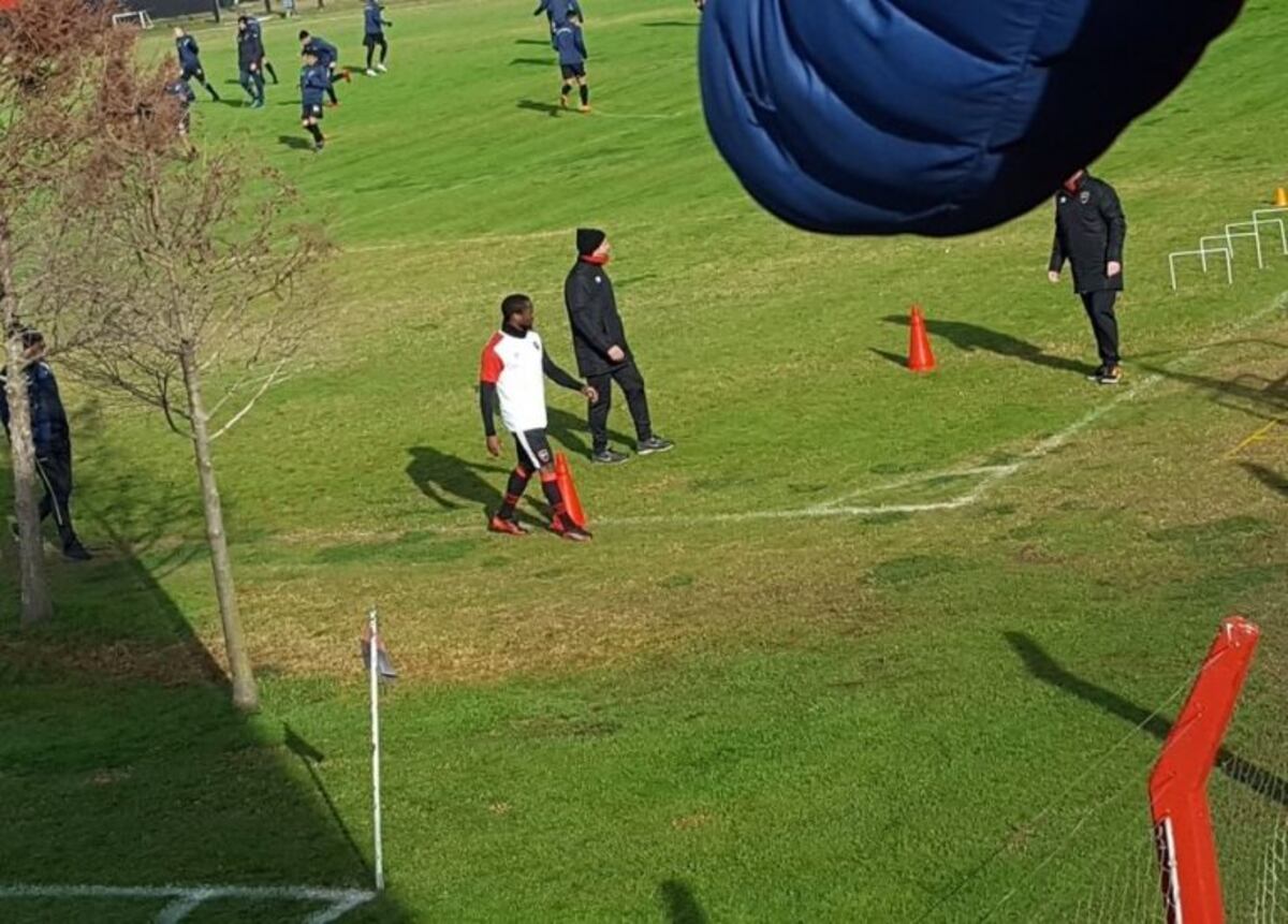 Newell's empató sin goles en el primer amistoso y Leal no pudo terminar el partido
